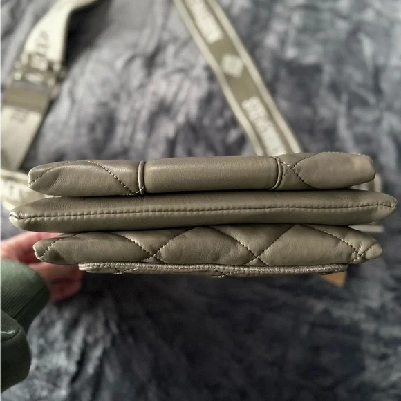 Steve Madden Quilted Crossbody Bag Taupe Beige Adjustable Strap NWT - Picture 7 of 8